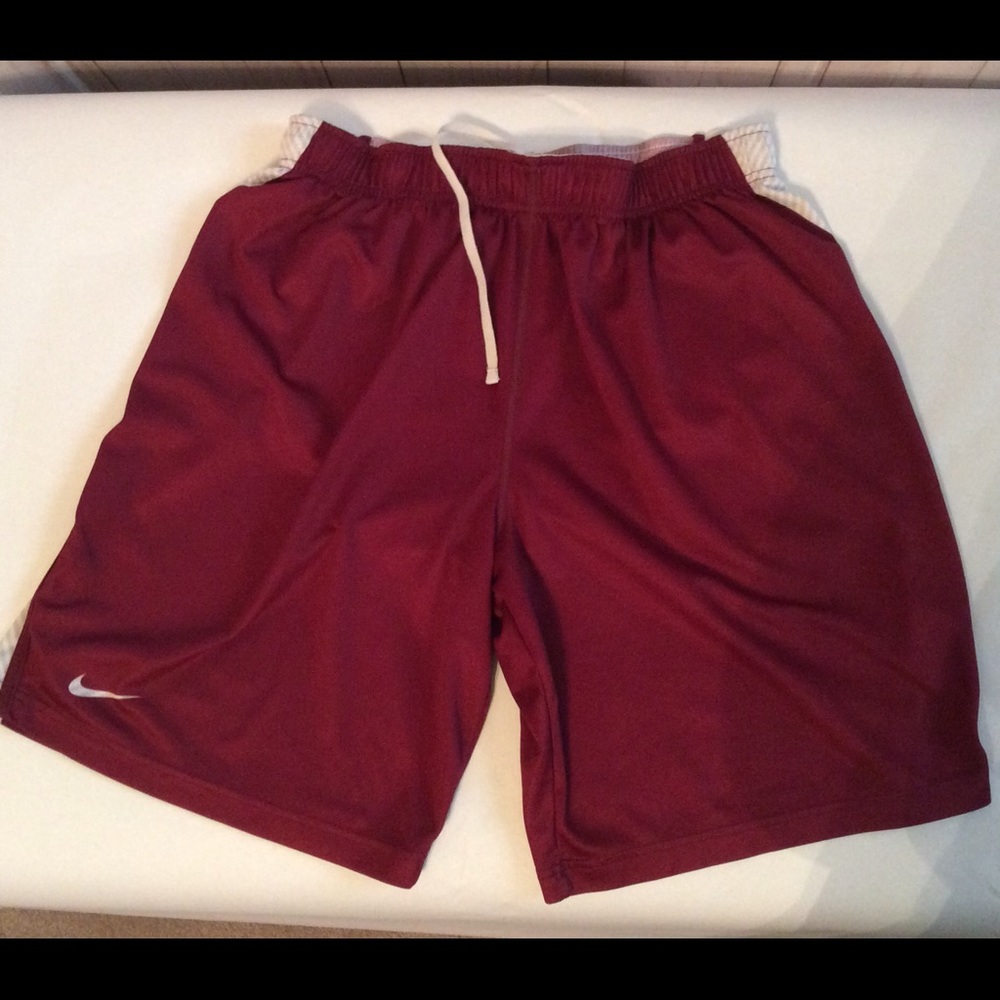 Men’s Maroon Nike FIVTECRT Shorts SZMed
1polyester